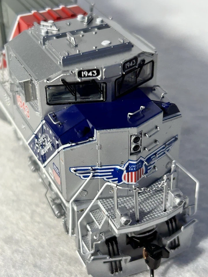 Super BLI UP RR SD-70ACE DCC/Snd/Smk Paragon 4 “Support Our Troops” HO Loco - Image 3 of 4