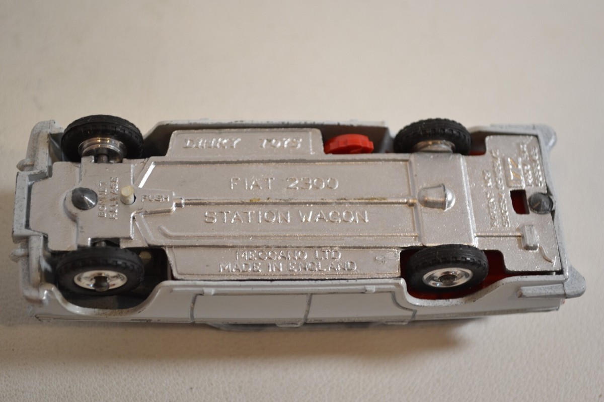 Dinky Toys 172 Fiat 2300 Station Wagon (Blue & White with Red