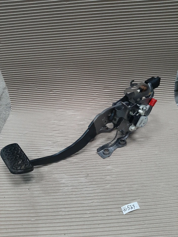 Toyota Yaris Hybrid 2019 Brake Pedal 89510-33020 - Image 3 of 4