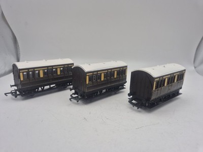 Hornby R.213 - Spurweite OO - 4-Rad-Reisebusse x 3 - GWR-Lackierung
