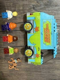 LEGO Scooby Doo Minifigures Plus Mystery Machine
