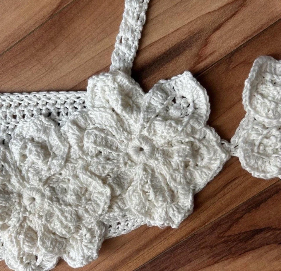 Top floral de ganchillo. Dupe Gaia de culto. Bikini de ganchillo hecho a mano Foto 3 de 4