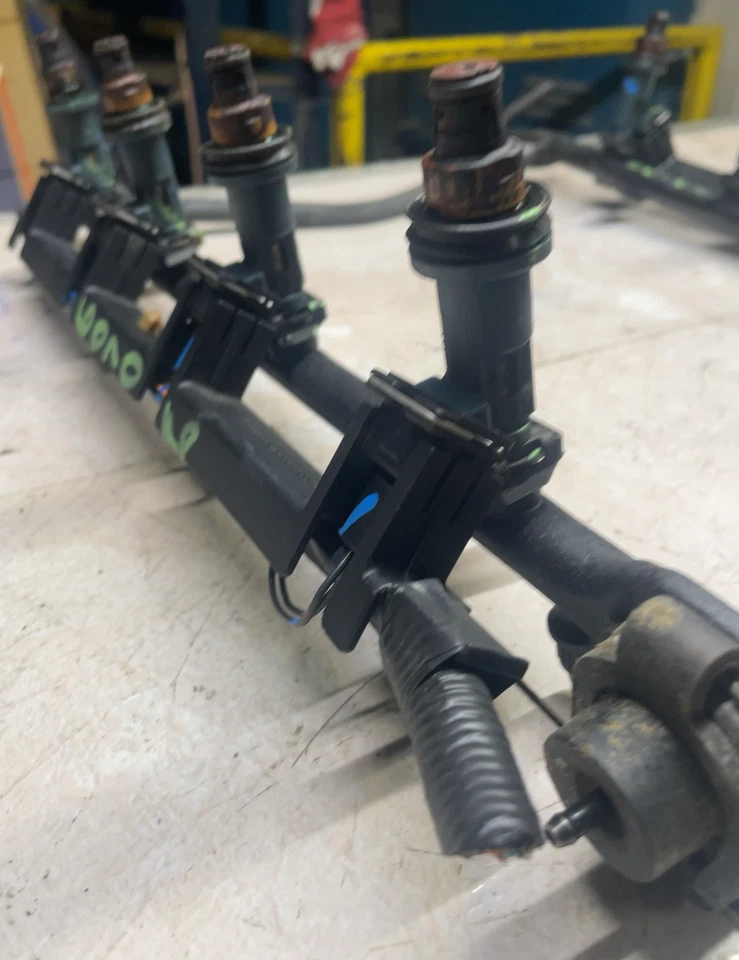 1999-2003 JAGUAR XJ8 Fuel Rail w/ Injector Complete With Injectors OEM Foto 2 de 4