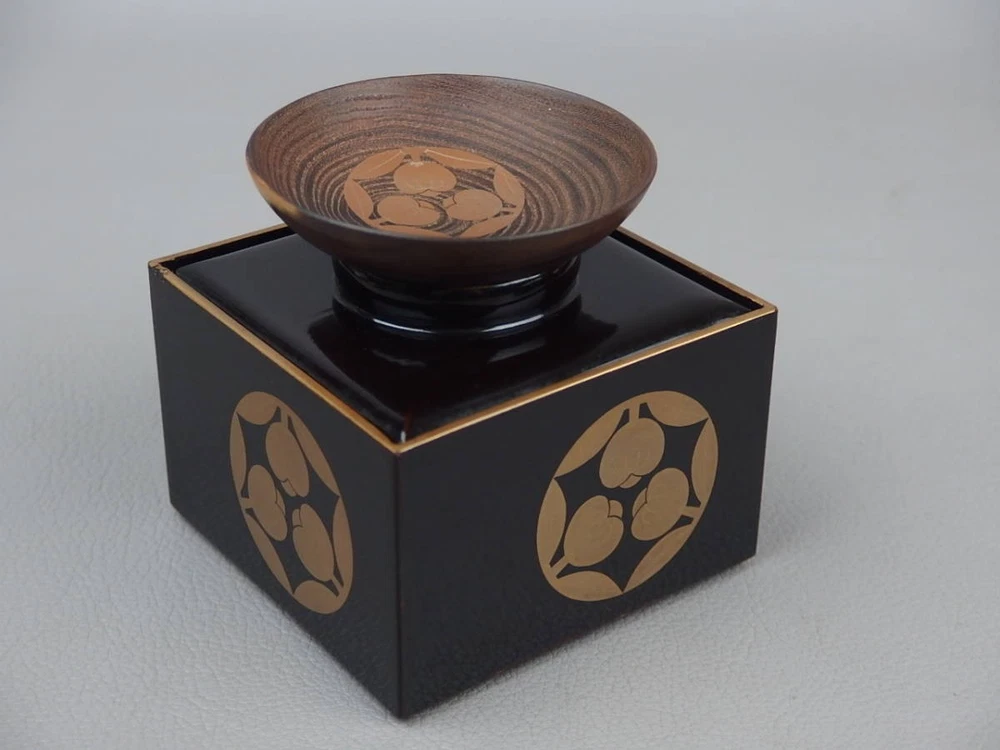 Jubako Bento Box Japanese [Antiques utensils] Old wooden lacquer Sakon makie cre