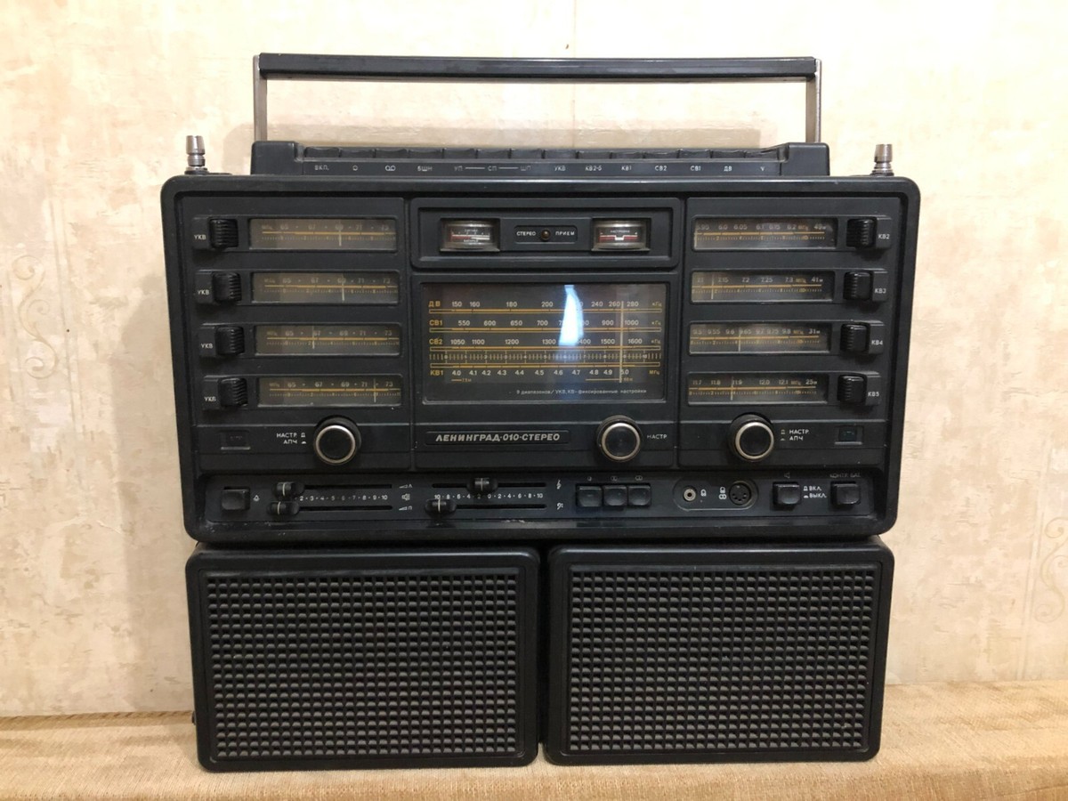 1x SOVIET USSR VINTAGE radio receiver 