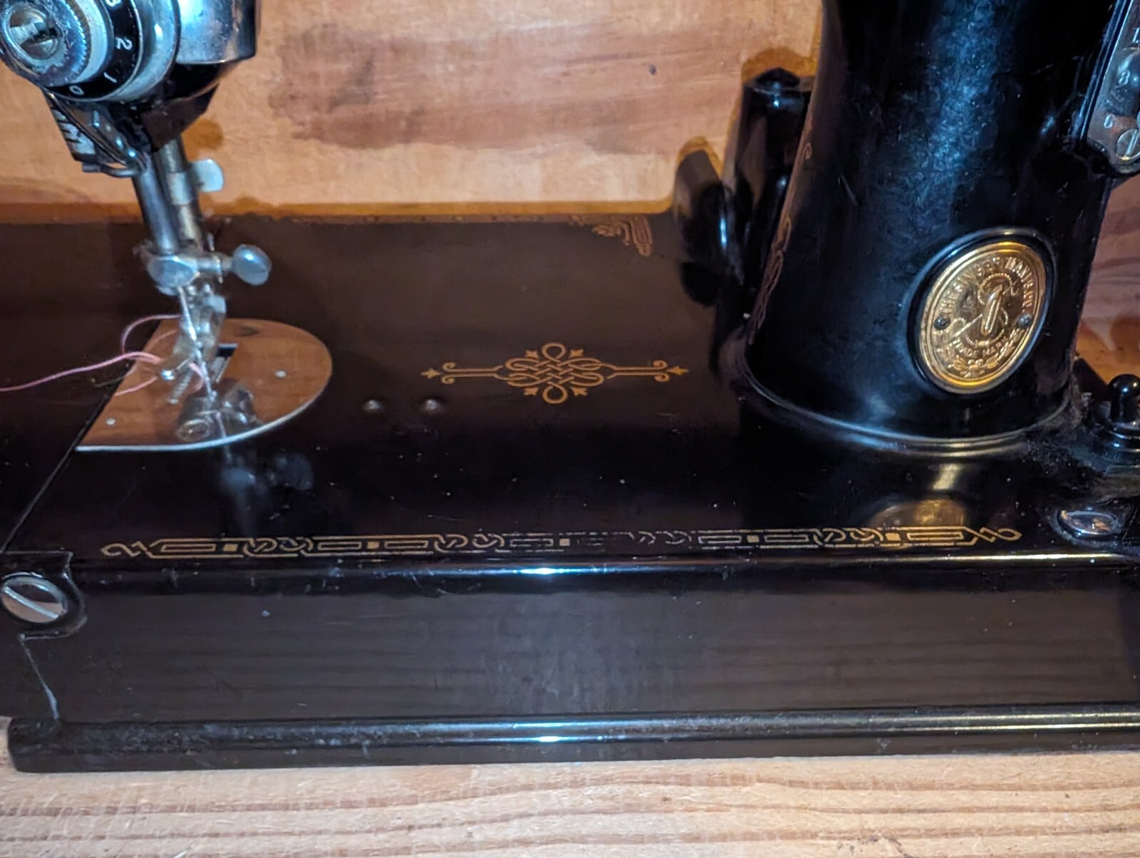 Vintage Singer Portable Electric Sewing Machine 2211 Original Case