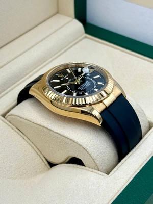 2022 Rolex Sky-Dweller 42mm 326238 Yellow Gold Oysterflex Black Dial Gelbgold