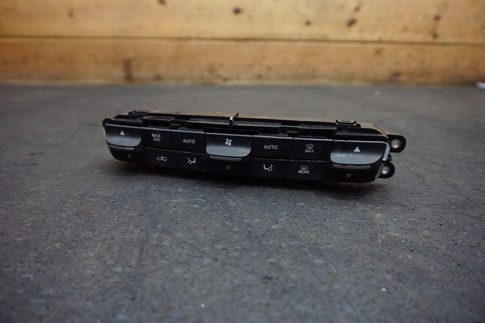 Front AC Heater Air Climate Control Switch Panel 670123508 Maserati Levante 17+