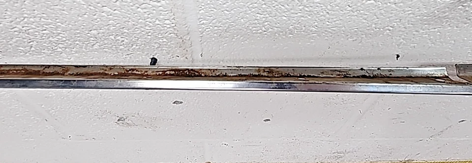 Borde de labios para capó GM 1396221 1963 usado OEM (Bin78) Foto 3 de 4