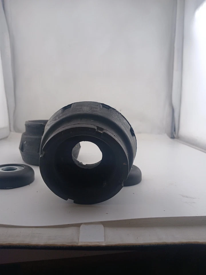 KYB para Audi TT 2000-2006 soportes de puntal delanteros Foto 3 de 4