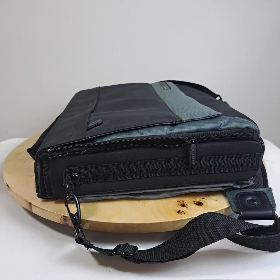 Bolso para PC portátil Belkin NE con acolchado grueso varios compartimentos Foto 2 de 4