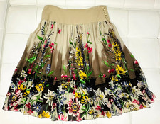 BCBG Maxazria Floral Print 100 Silk Skirt with Side Decorative Buttons Zip 8