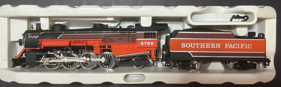 IHC Mikado 2-8-2 M9452 Southern Pacific Locomotive 6789 - Image 2 of 4