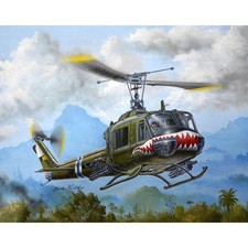 1/35 Trumpeter UH-1B Huey Gunship Aircraft Kit 05112 Static Helicopter 330 Parts