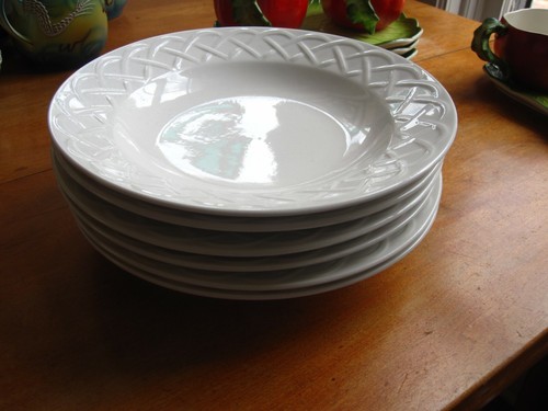 Oneida Picnic - 6 Rimmed Soup Bowls - Picture 1 of 4