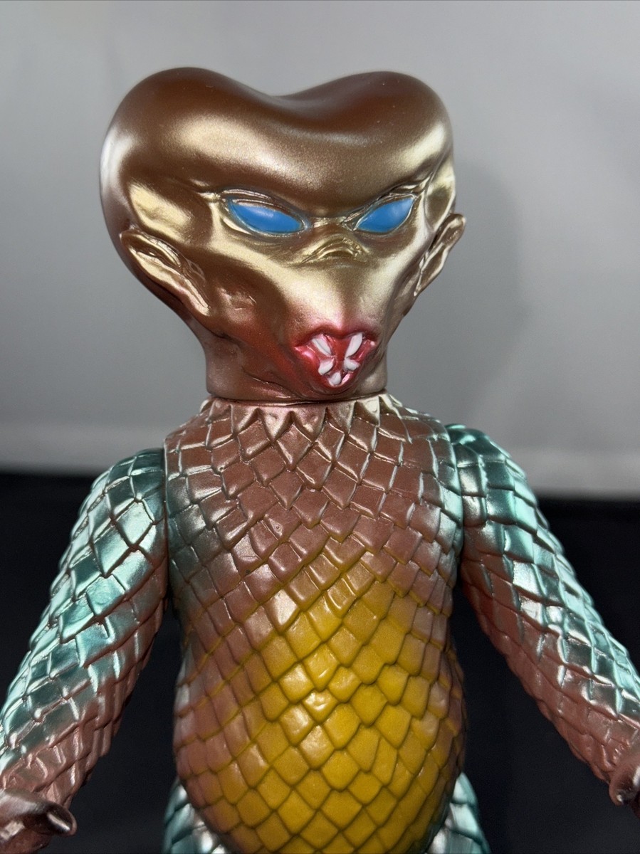 Y-MSF BEAR MODEL ULTRAMAN 9” ALIEN BADO SEIJIN ULTRASEVEN TAIGA
