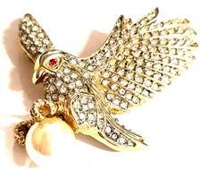 Majestic Eagal In Flight With Prized Faux Pearl - Classic ASPEN Vintage Brooch 