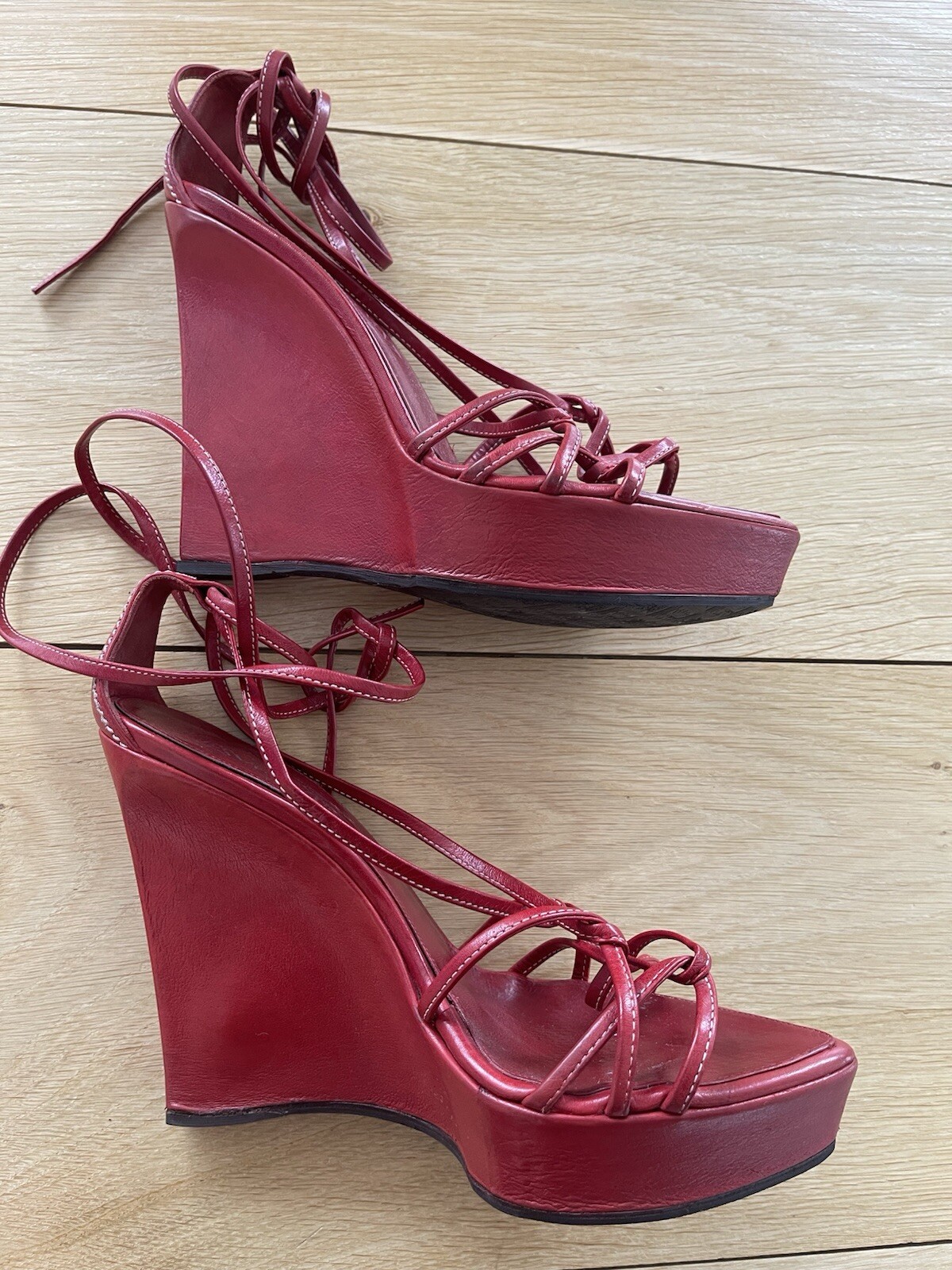 YVES SAINT LAURENT Sandali con zeppa e cinturino rosso vino taglia 38 (UK5)