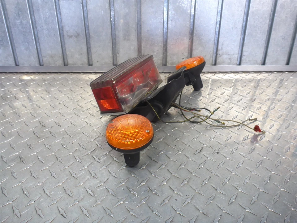Luz trasera señal de giro 84 Kawasaki LTD KZ 550 KZ550F KZ550 freno trasero Foto 3 de 4