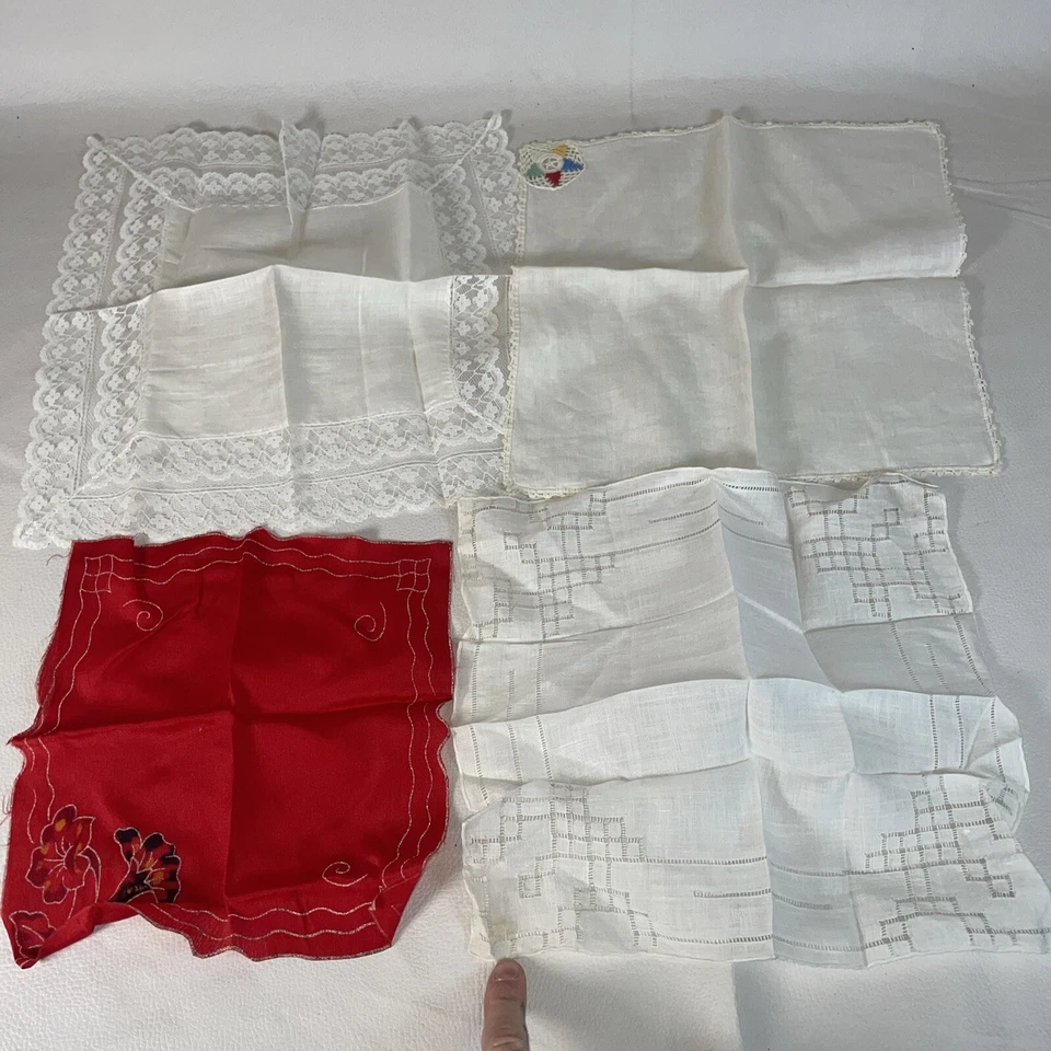 Vintage Lot A of 18 hanky petit point embroidered / scallop / crochet lace edge - Image 3 of 4