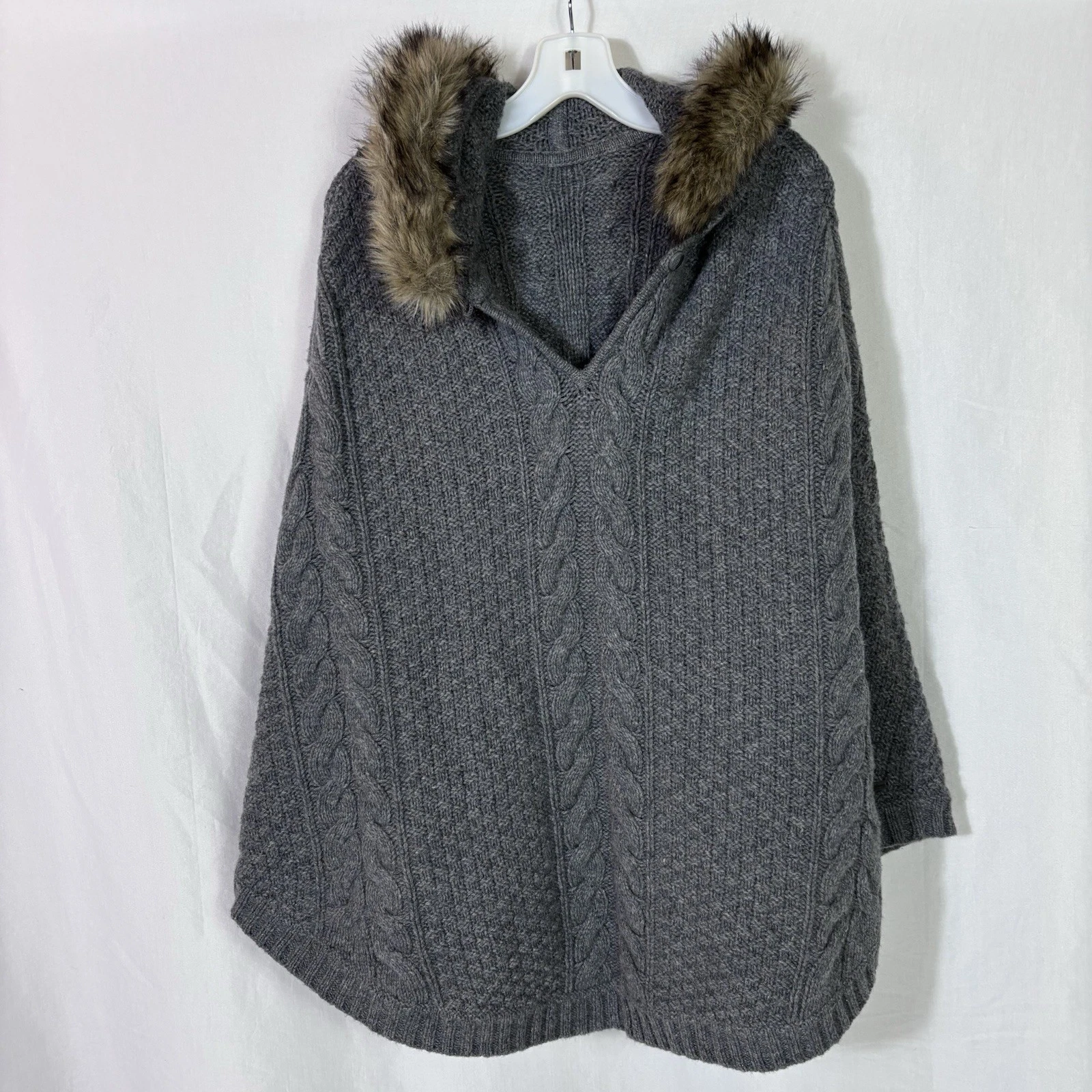 Eddie Bauer Poncho Sweater M/L Gray Cable Fable Knit Faux Fur Hooded Chunky Boho