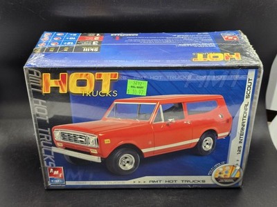 AMT Ertl Hot Trucks International Scout 38585-1HD 1/25 Scale New Sealed 
