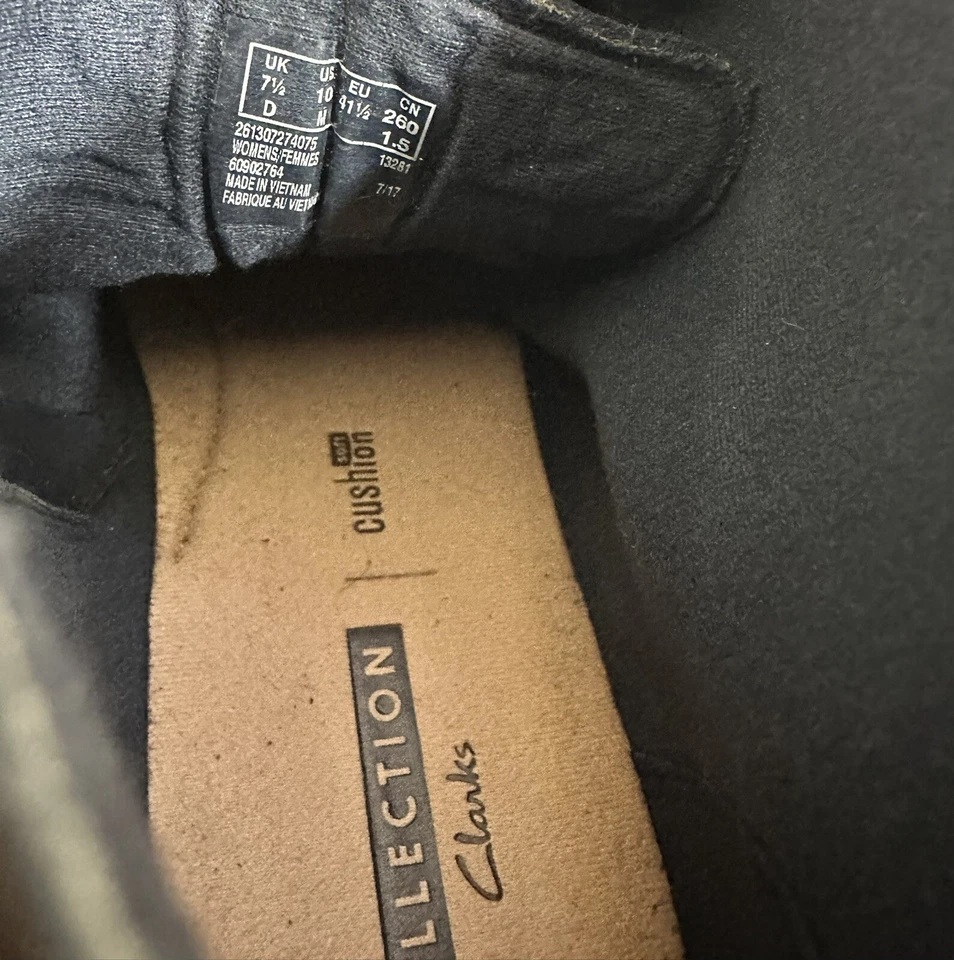 Женские сапоги Clarks модель Desert на лодыжке замшевые синие сбоку на молнии на шнуровке 60902765 размер США 10 М - Изображение 4 из 4