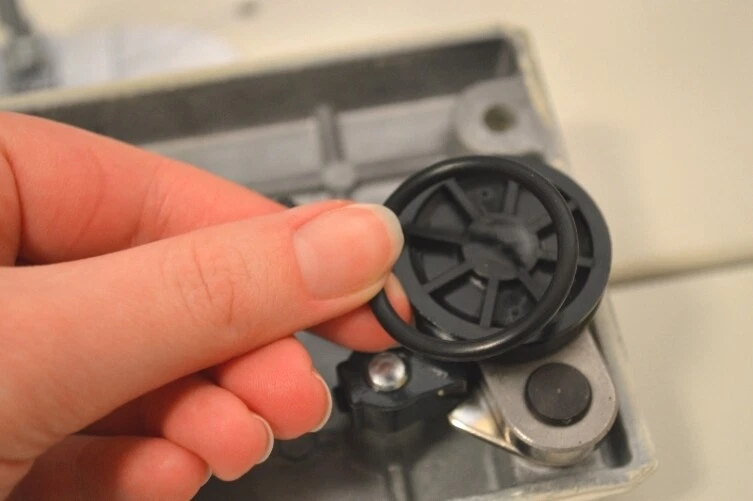  Bobina Enrolladora Neumático de Goma Parte Más Común # 15287A Paquete de 2 ~ Cantante, Babylock Foto 3 de 3