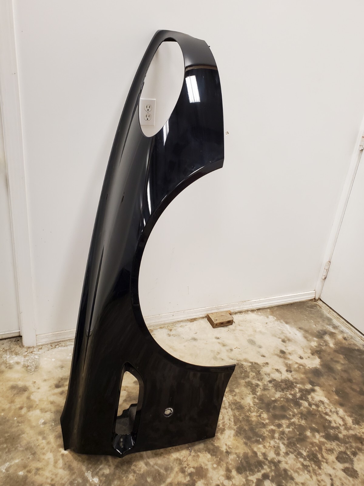 2006-2017 ASTON MARTIN VANTAGE V8/V12 RIGHT FRONT FENDER USED OEM