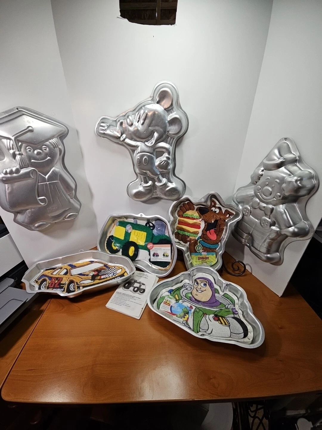VTG. LOT 7 WILTON CAKE PANS SCOOBY DOO, BUZZ LIGHTYEAR,JOHN DEER, NASCAR,MICKEY