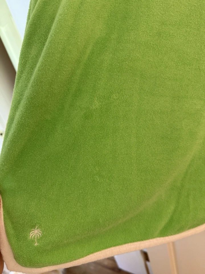 Cobertura de natação Lilly Pulitzer S verde e branca com capuz e acabamento branco - Imagem 4 de 4