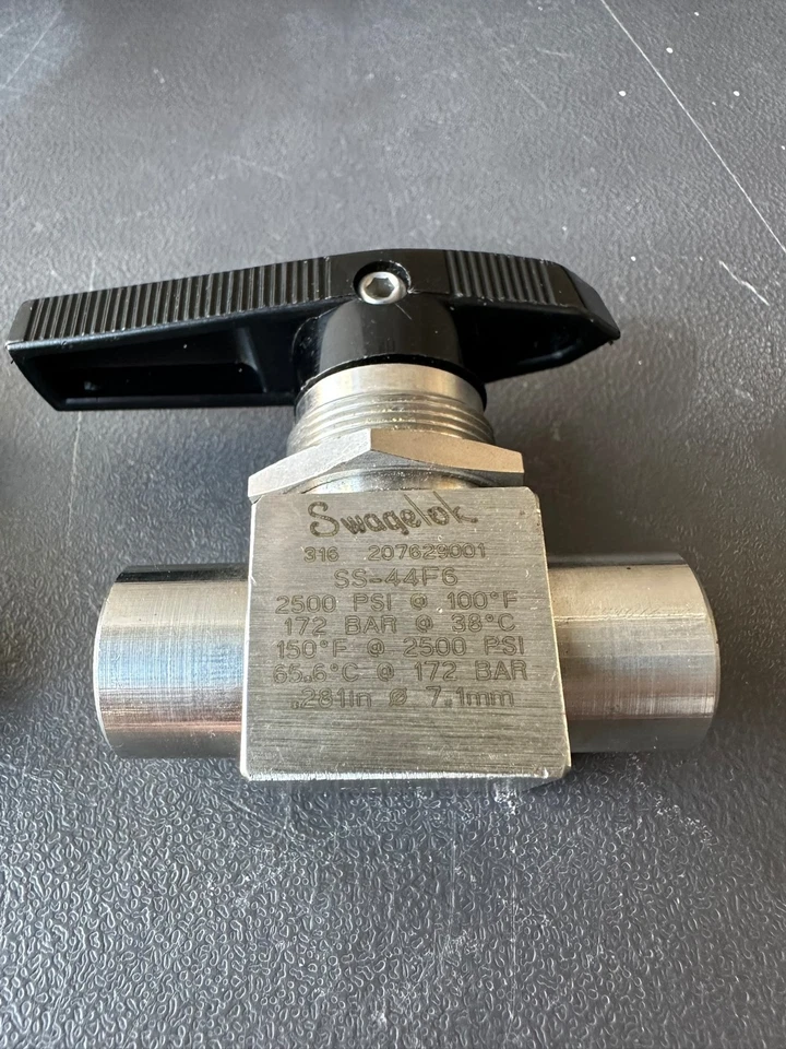 Swagelok SS-44F6 Stainless Steel 3/8" FNPT 40 Series Ball Valve 316-207629001 - Image 3 of 4