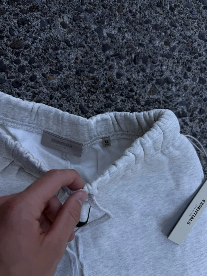 Pantalones Cortos Fear Of God Essentials Avena Ligera - Elige Tu Talla XS, S, M, L, XL Foto 2 de 3