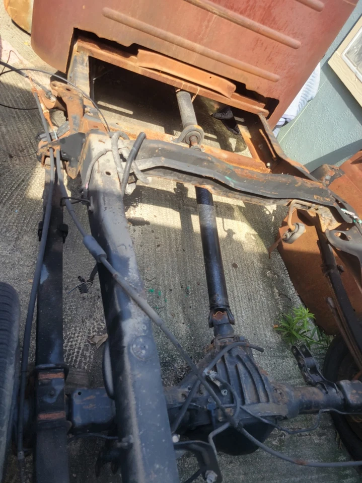 Camioneta pickup REO 1947 con asiento en un cuadro Chevy 1995, motor y transmisión automática. Foto 4 de 4