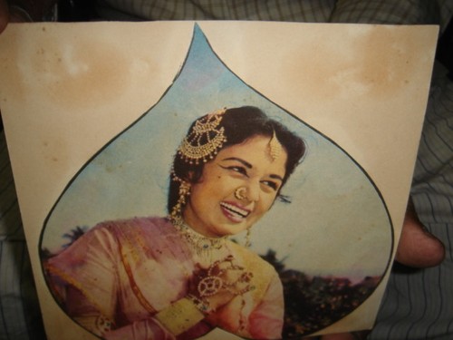 INDIA RARE - FILM ACTRESSES PRINTS - 16 IN 1 LOT MEENA KUMARI , ASHA , SADHANA - Picture 12 of 12