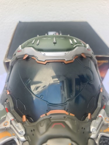 Doom Eternal Collectors Edition (Damaged Visor) READ DESCRIPTION - Imagen 9 de 13