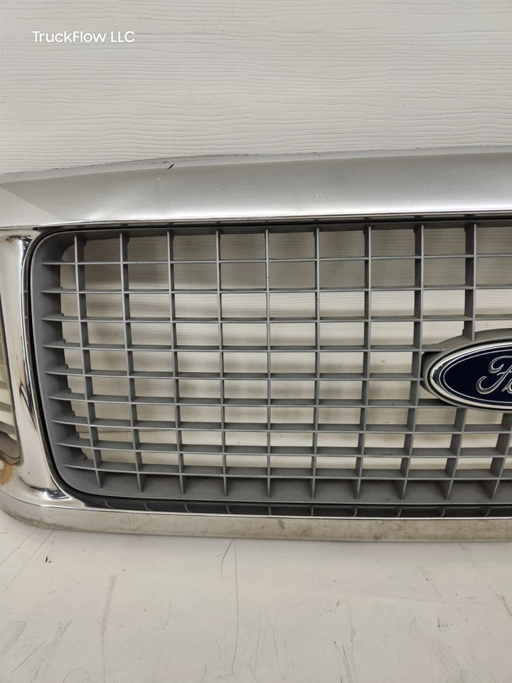 Grelha dianteira Ford Excursion 2000-2004 com emblema fabricante de equipamento original - Imagem 3 de 4