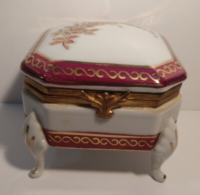 German MCM Kalk Eisenberg Porcelain Hinged Gold Plum Trinket Box La Vie En Rose 