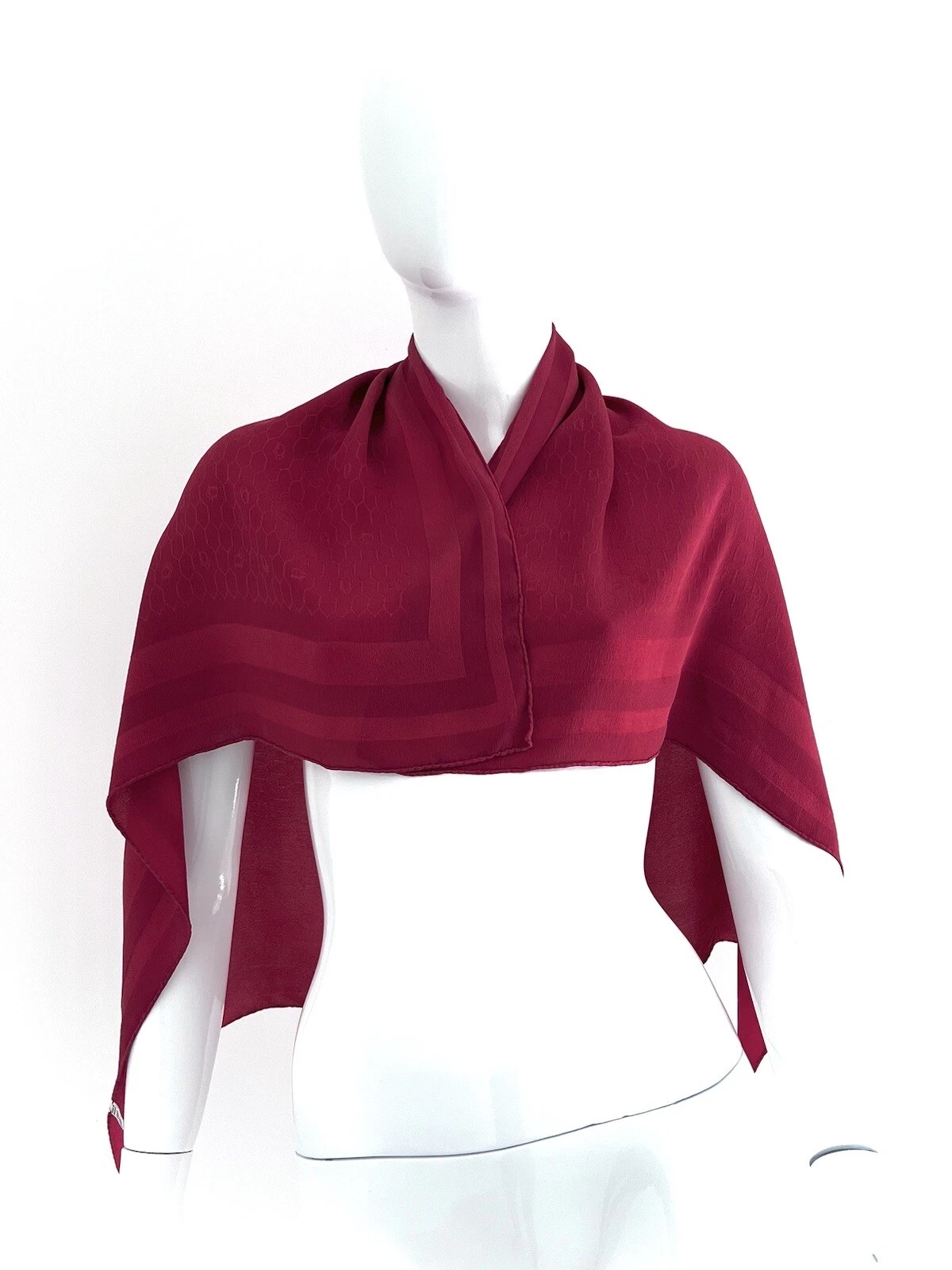 Foulard en soie Christian Dior. Rose. Vintage. 100% soie. Authentique. Rare.