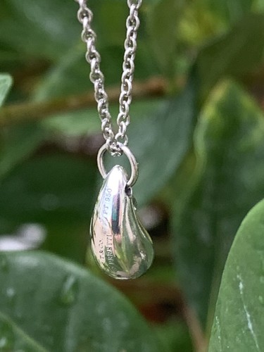 Tiffany & Co Platinum Elsa Peretti Teardrop Pendant Necklace, 17 Inches - Picture 4 of 12