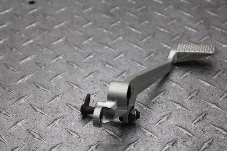 Yamaha FZ1 2001 pedal de freno 5LV-27211-00-00 Foto 4 de 4