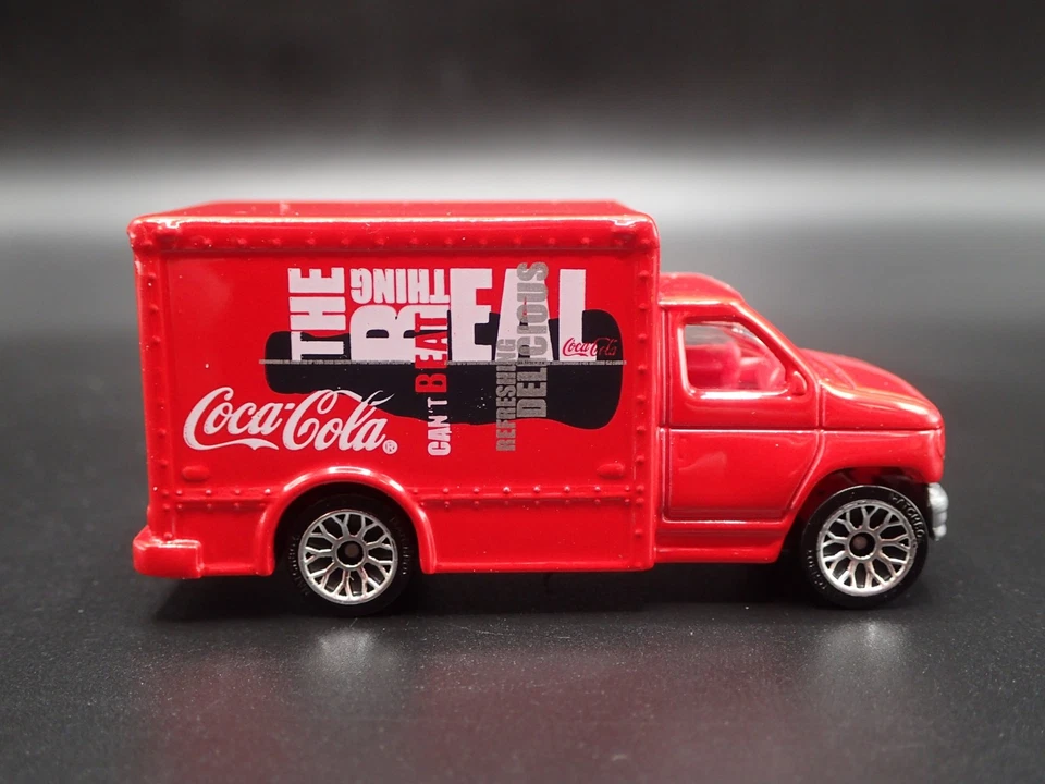 1999 99 FORD E SERIES BOX VAN COCA COLA RED 1:80 SCALE DIORAMA DIECAST MODEL CAR - Image 3 of 4