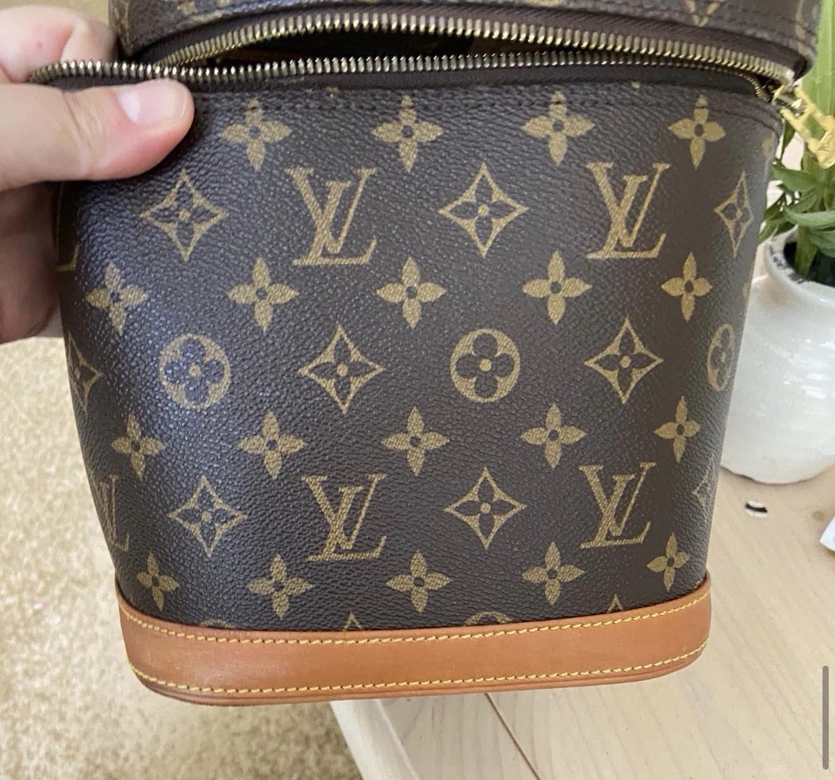 Louis Vuitton Authentic Vanity Case Monogram Canv… - image 6
