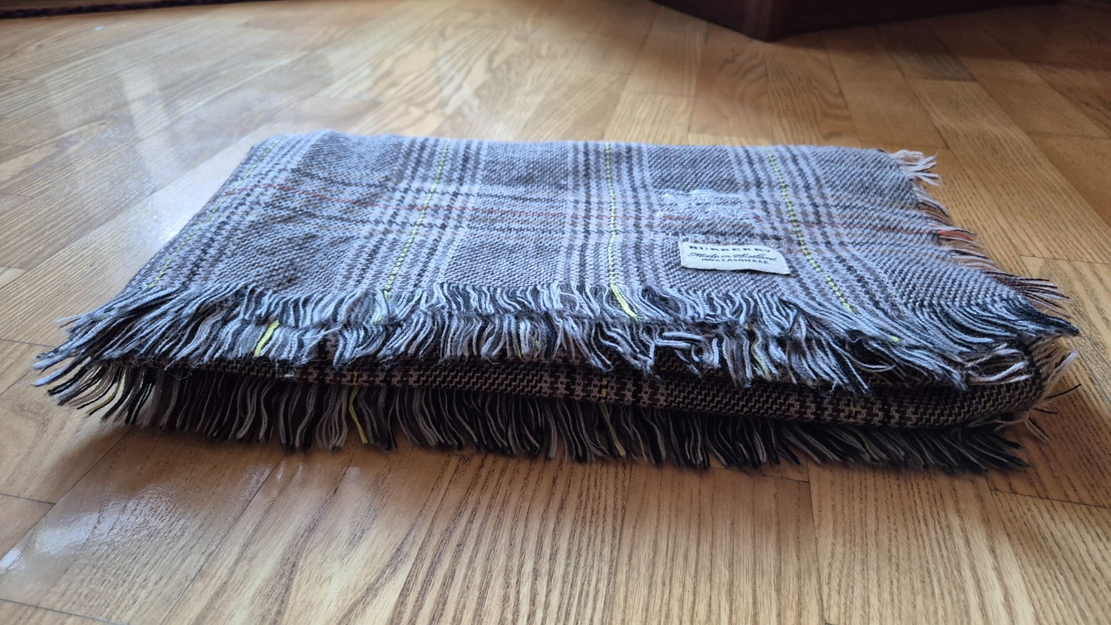 BURBERRY cashmere rectangular large scarf shawl f… - image 14