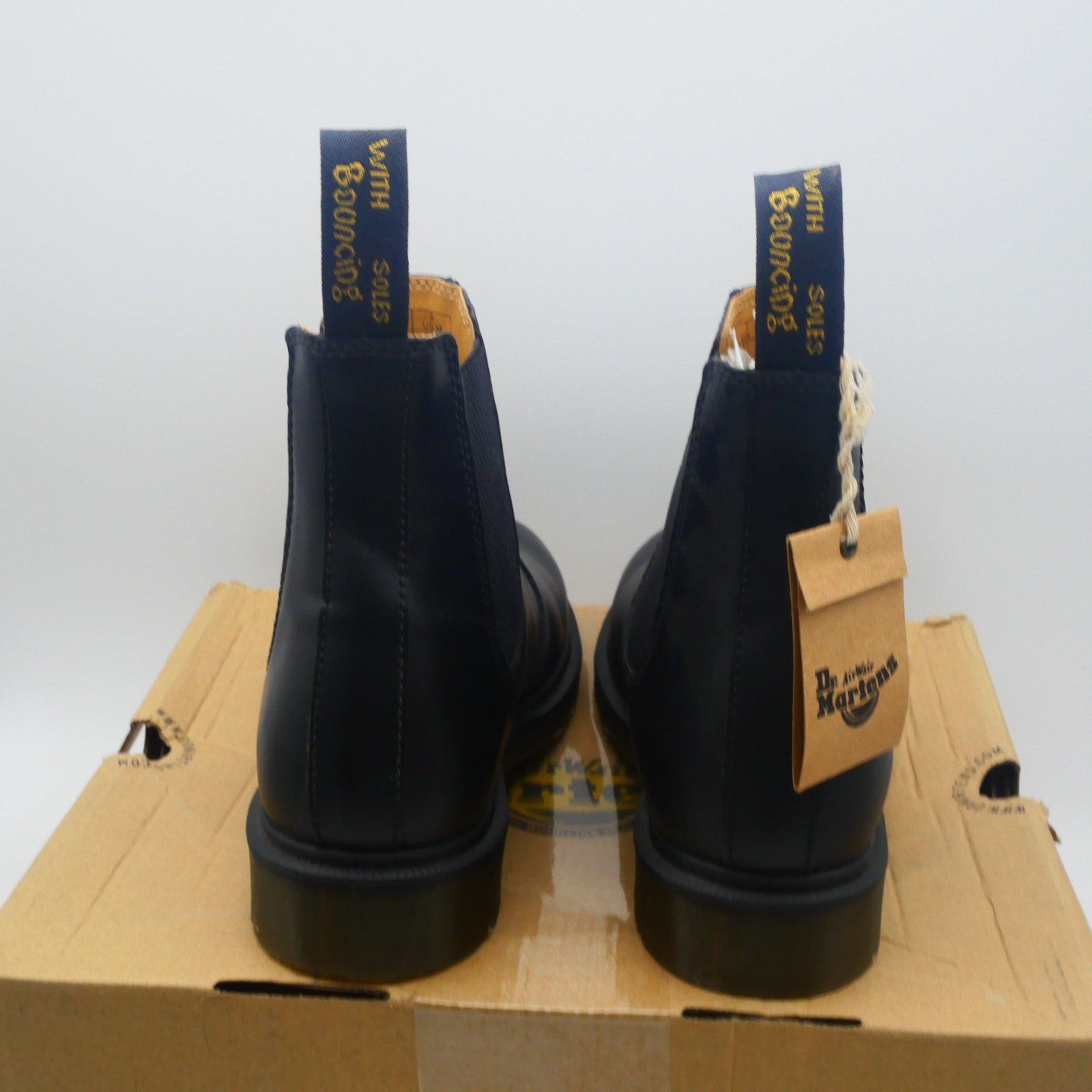 NEW Doc Dr. Martens Black 2976 Chelsea Boots Black Leather Women's 9 thumbnail 3