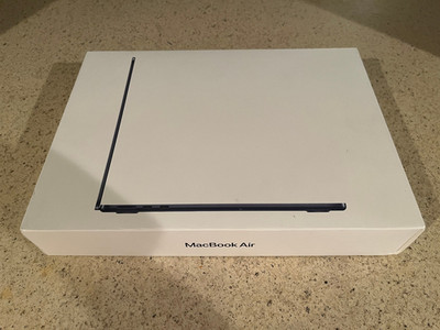 Apple MacBook Air 13'' M4 chip 16GB RAM 512GB SSD Midnight MW133LL/A 2025 Model