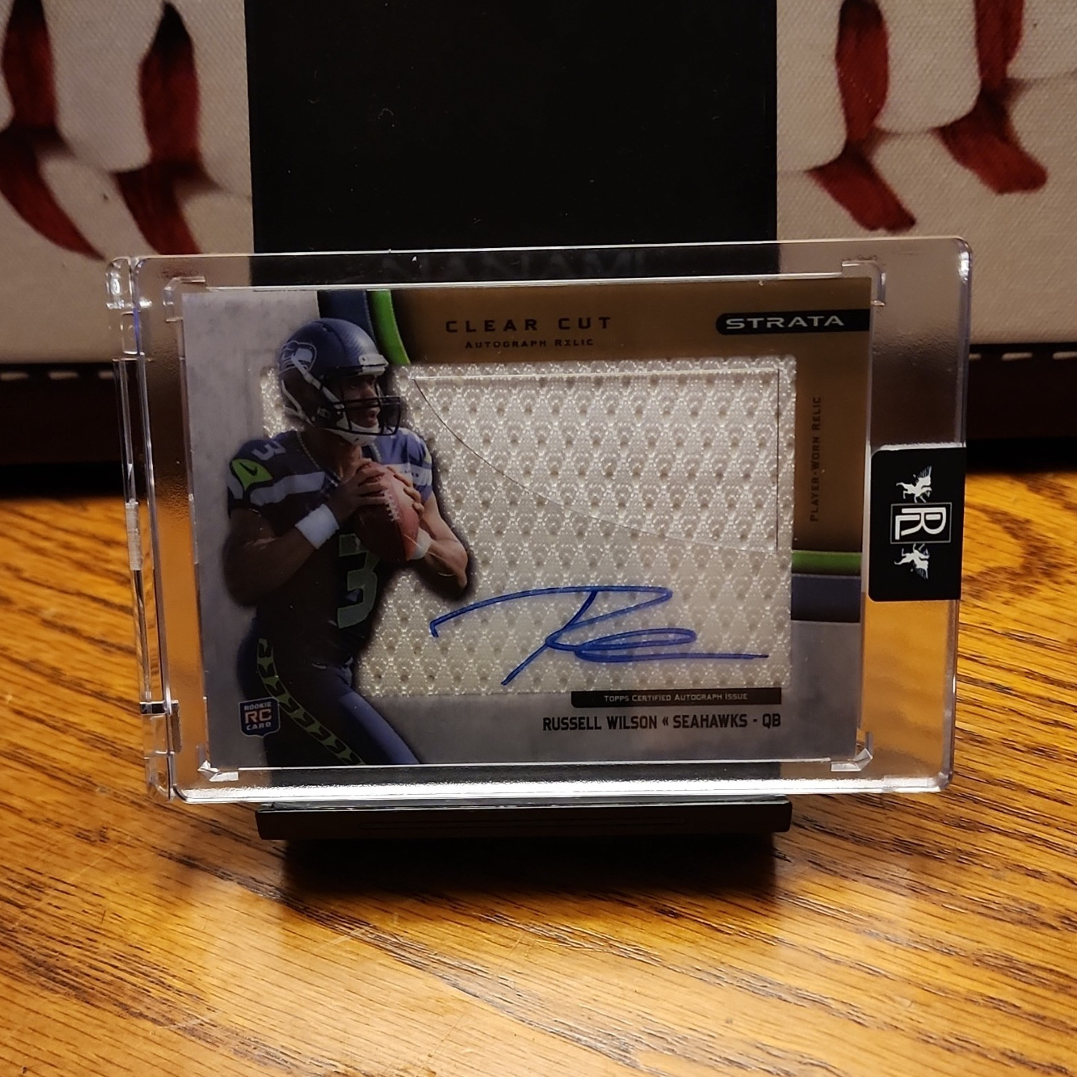 Russell Wilson Topps Strata Clear Cut Autograph Relic #RW Gold