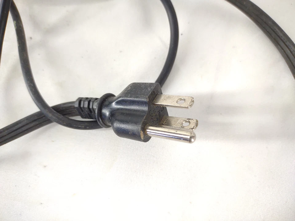 Adaptador de corriente HP Cargador Universal 240V 50-60Hz 1.1A Cable para portátil HP IS 13252  Foto 4 de 4