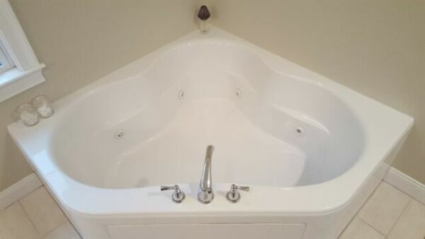 Kohler Tercet Corner Whirlpool Bath Tub, Kohler Expanse 5 Ft Bathtub