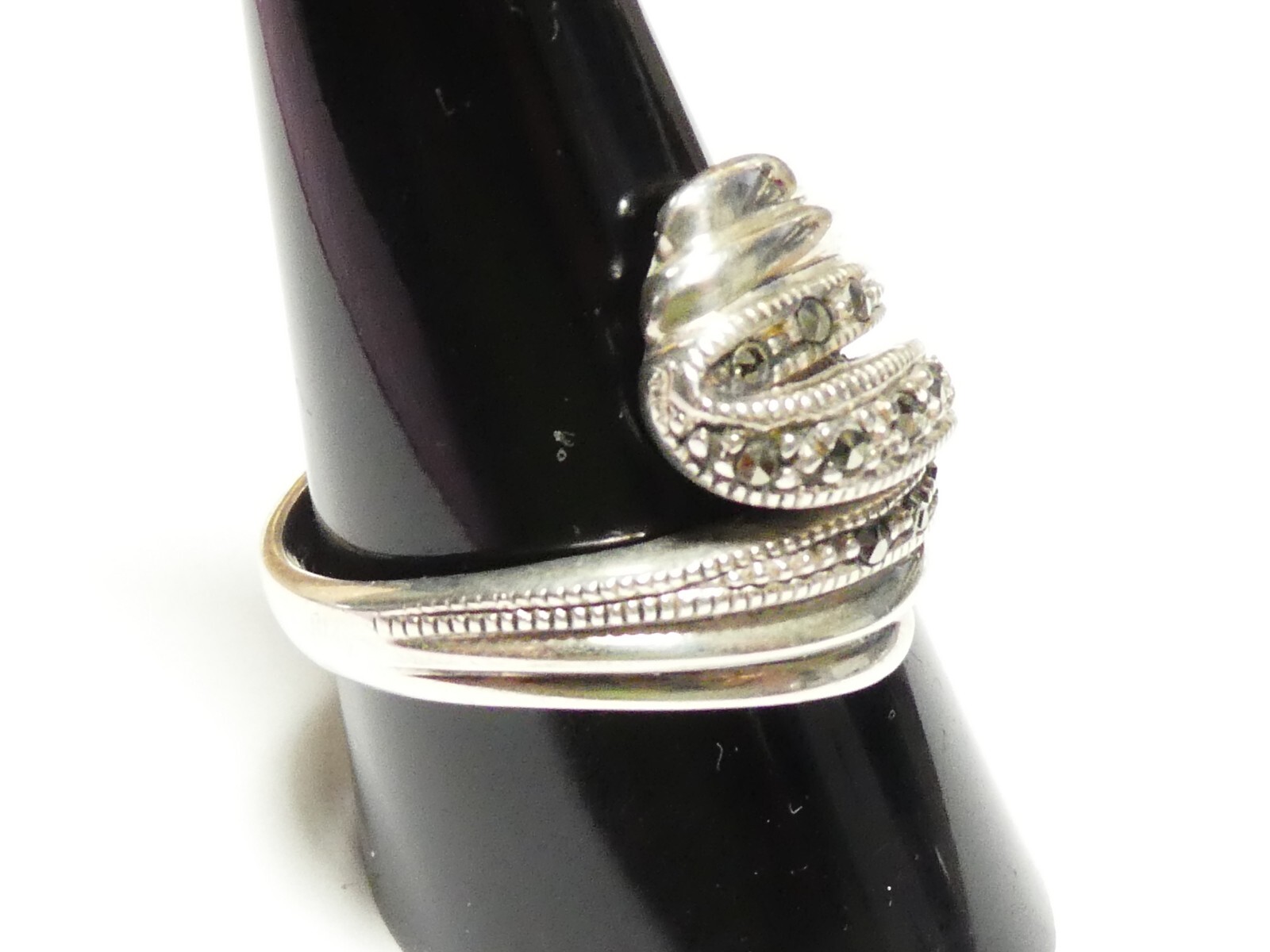 PRETTY Solid Silver 925 & Marcasite Ribbon Groove… - image 7